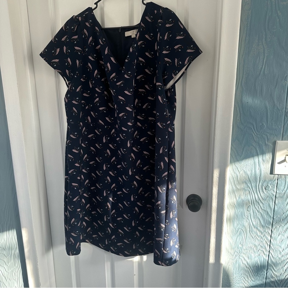Loft v neck navy dress - great condition!